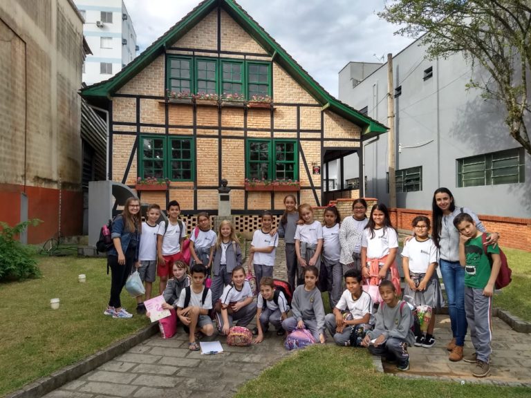 Estudantes no Museu Cassa de Brusque - 03