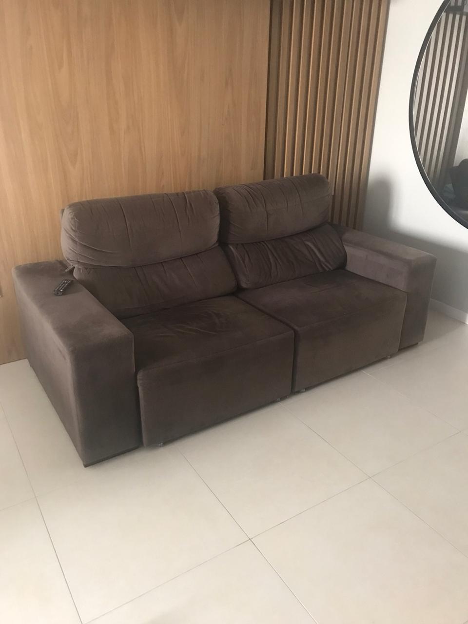 Classificados: Vende-se sofá retrátil e reclinável