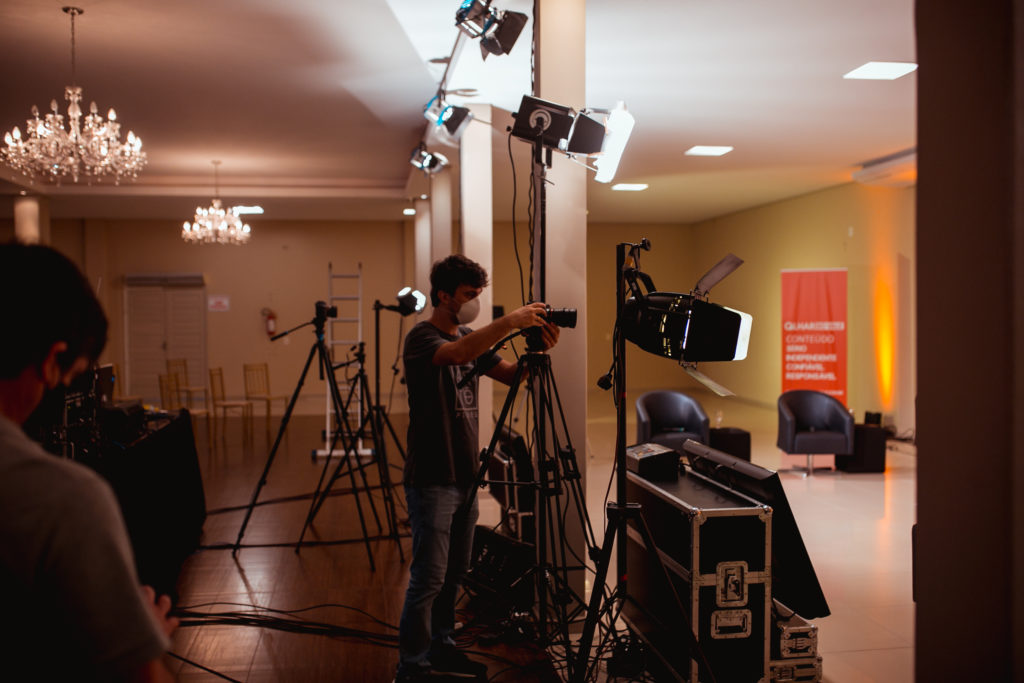 Confira a galeria de fotos do Debate do Olhar do Vale