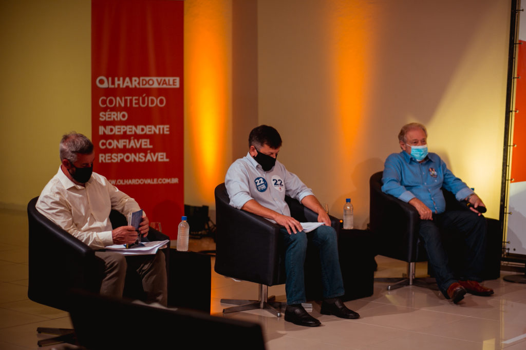 Confira a galeria de fotos do Debate do Olhar do Vale