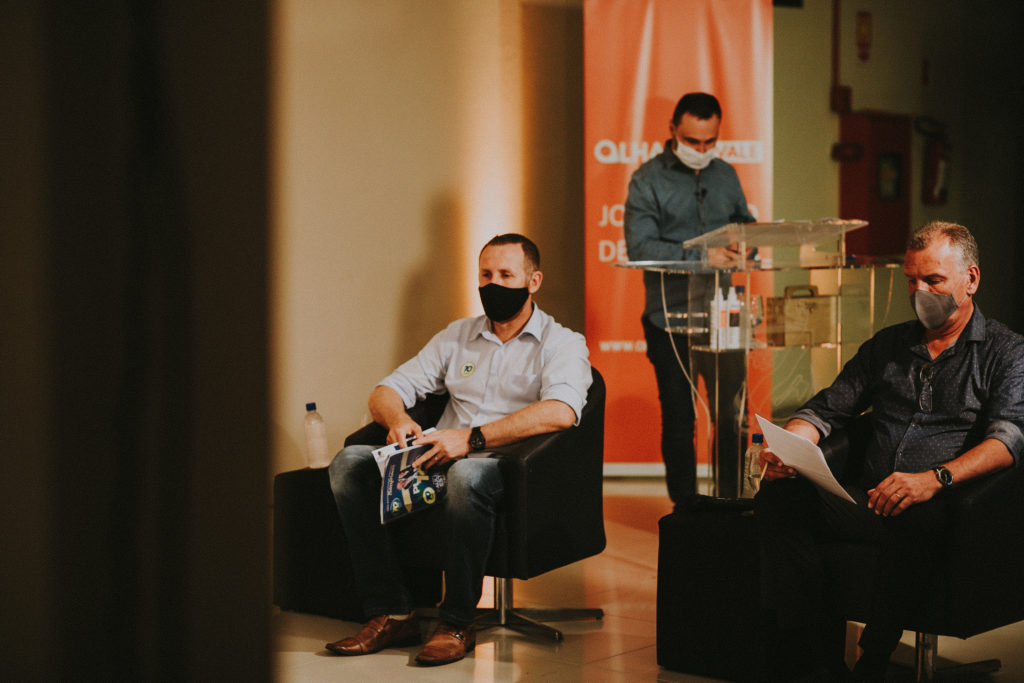 Confira a galeria de fotos do Debate do Olhar do Vale