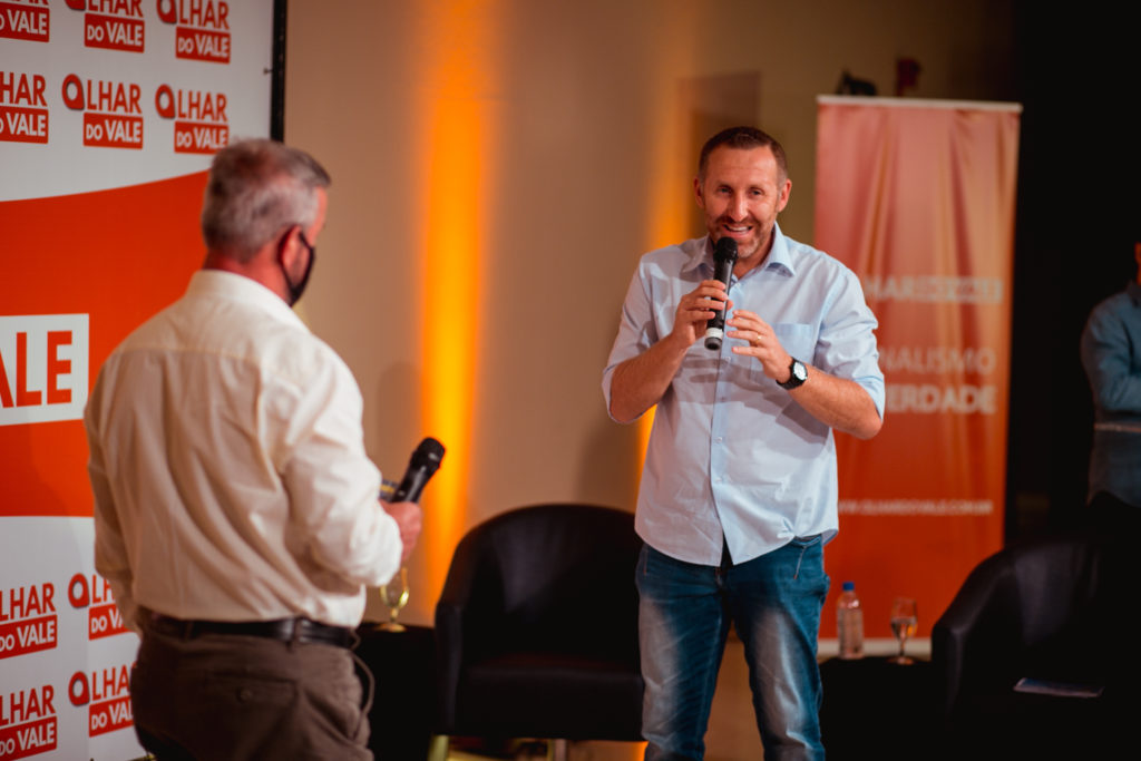 Confira a galeria de fotos do Debate do Olhar do Vale