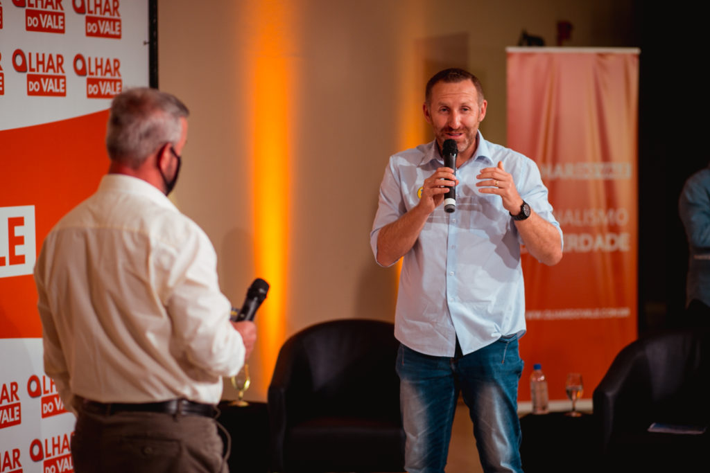 Confira a galeria de fotos do Debate do Olhar do Vale