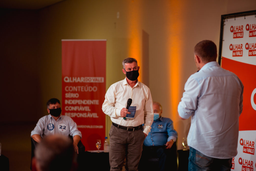 Confira a galeria de fotos do Debate do Olhar do Vale