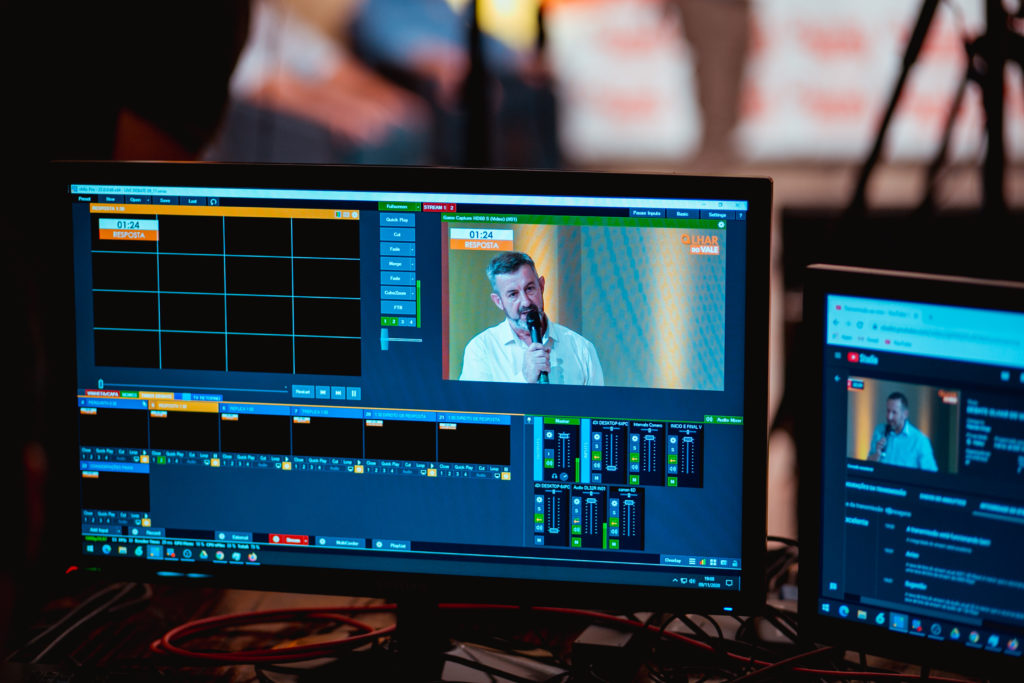 Confira a galeria de fotos do Debate do Olhar do Vale