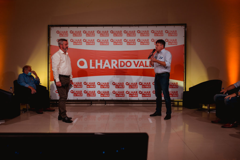 Confira a galeria de fotos do Debate do Olhar do Vale