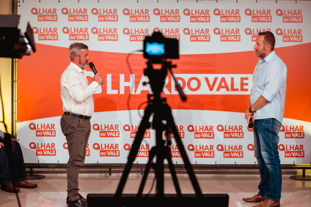 Confira a galeria de fotos do Debate do Olhar do Vale