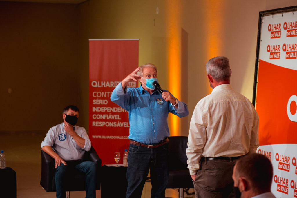 Confira a galeria de fotos do Debate do Olhar do Vale