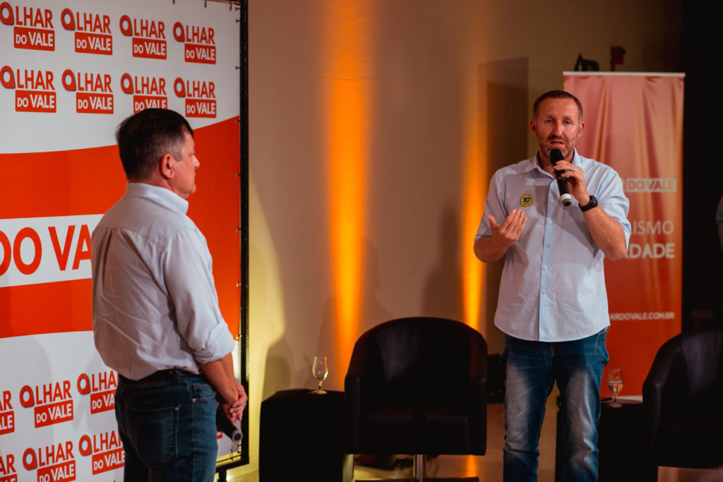 Confira a galeria de fotos do Debate do Olhar do Vale