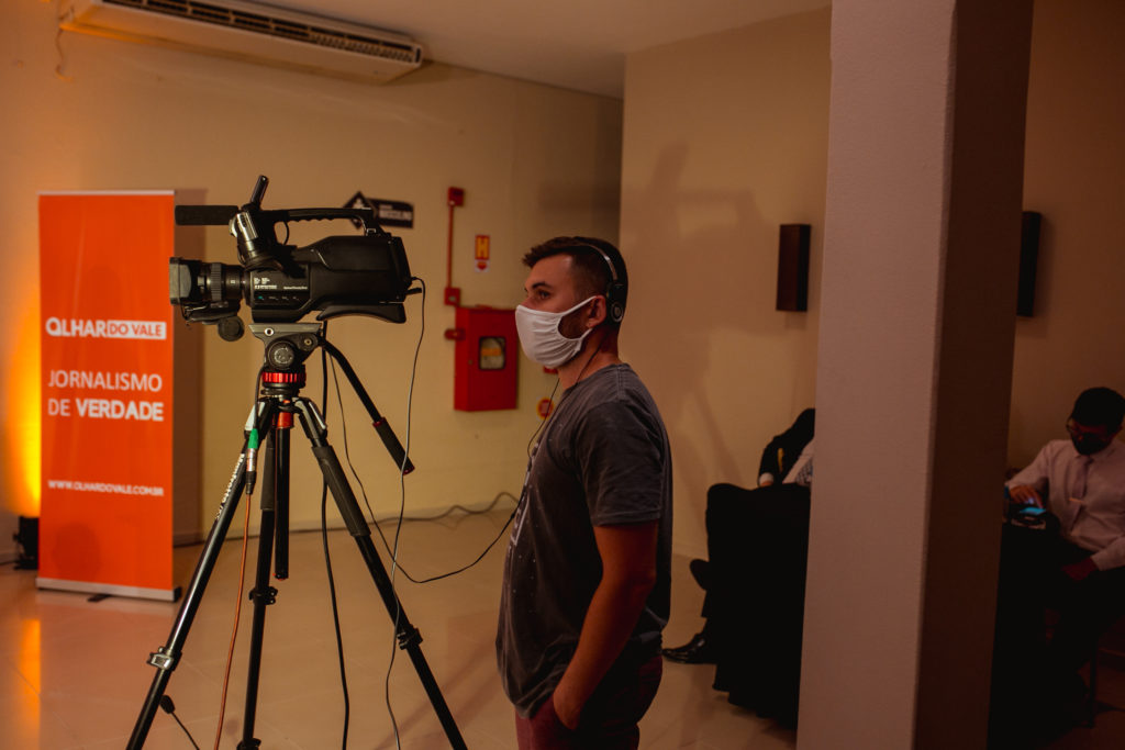 Confira a galeria de fotos do Debate do Olhar do Vale