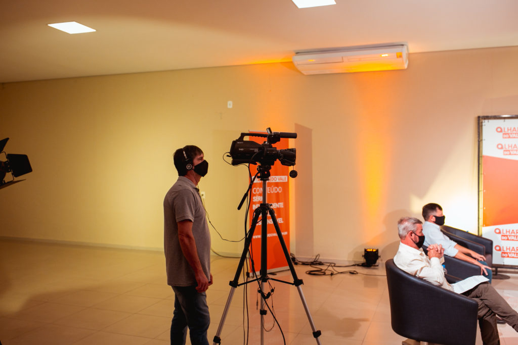 Confira a galeria de fotos do Debate do Olhar do Vale