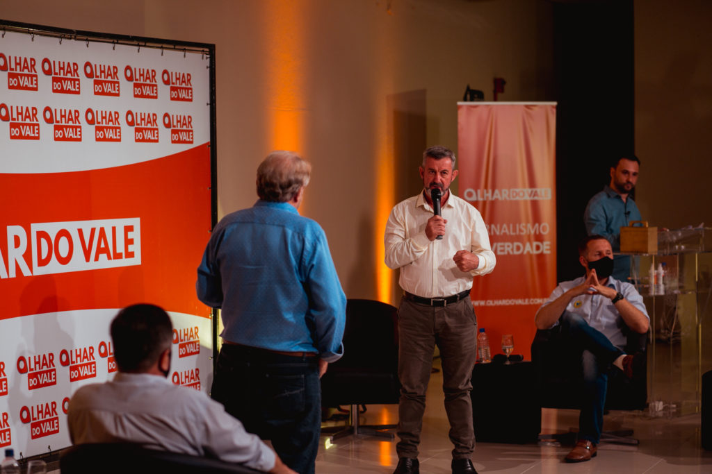 Confira a galeria de fotos do Debate do Olhar do Vale