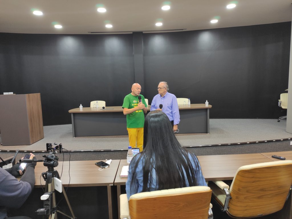 Saiba como é um dia da rotina insana de Luciano Hang