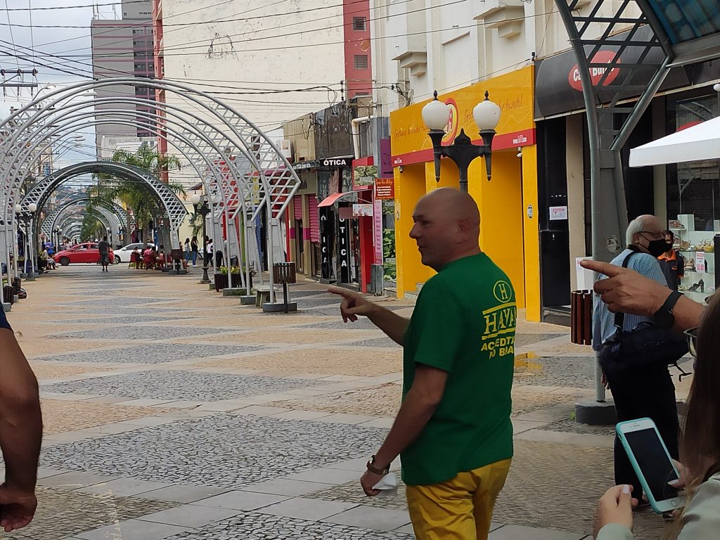 Saiba como é um dia da rotina insana de Luciano Hang