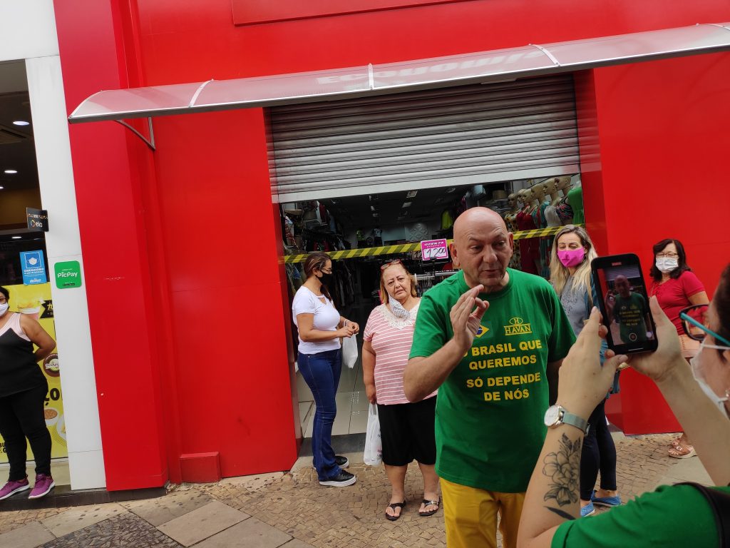 Saiba como é um dia da rotina insana de Luciano Hang