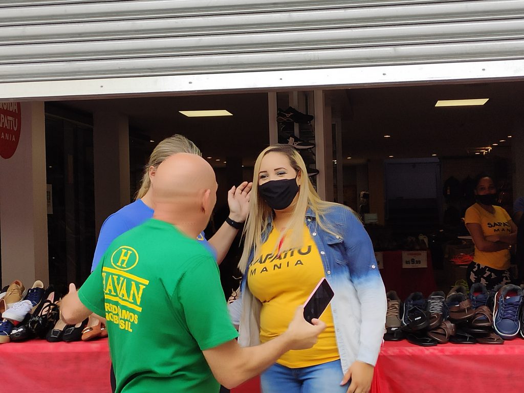 Saiba como é um dia da rotina insana de Luciano Hang