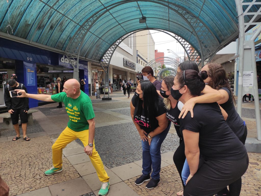 Saiba como é um dia da rotina insana de Luciano Hang