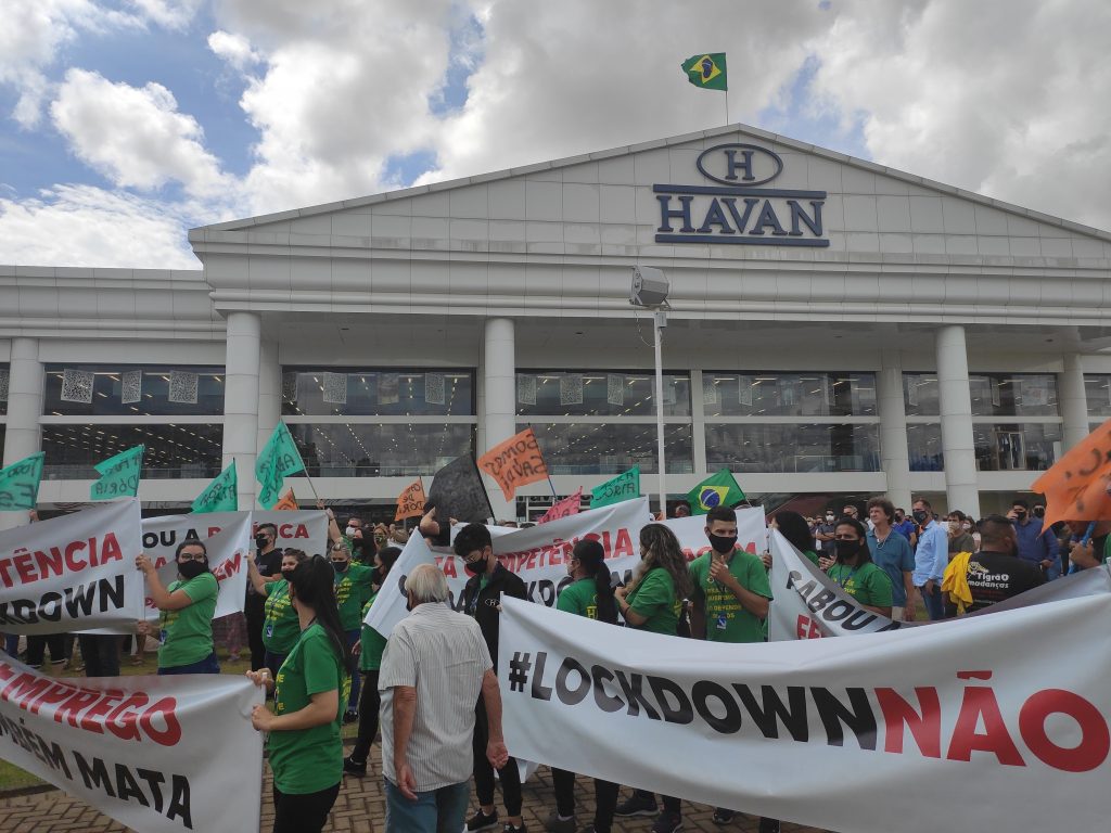 Saiba como é um dia da rotina insana de Luciano Hang