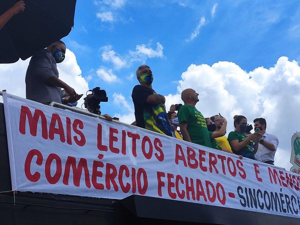Saiba como é um dia da rotina insana de Luciano Hang