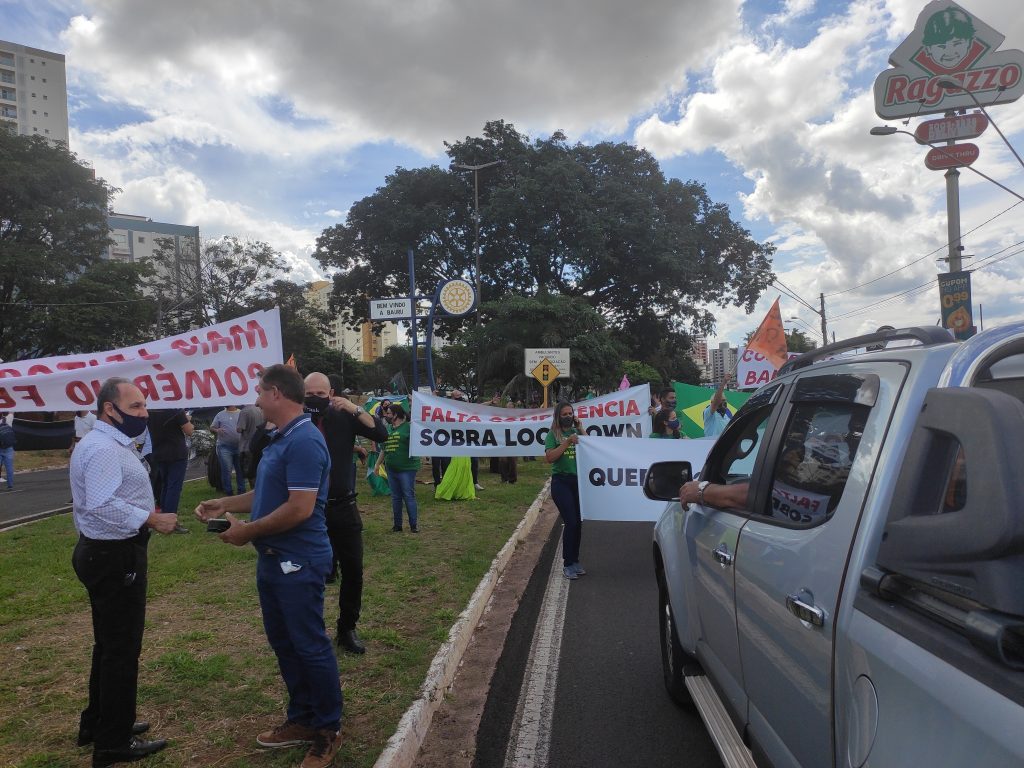 Saiba como é um dia da rotina insana de Luciano Hang