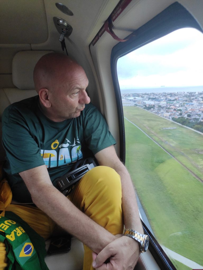 Saiba como é um dia da rotina insana de Luciano Hang