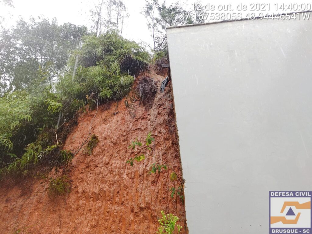 Defesa Civil atende 14 ocorrências, a maioria em virtude de deslizamentos