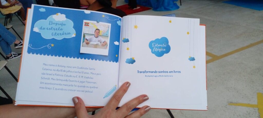 Alunos de Guabiruba Lançam livros em tarde de autógrafos