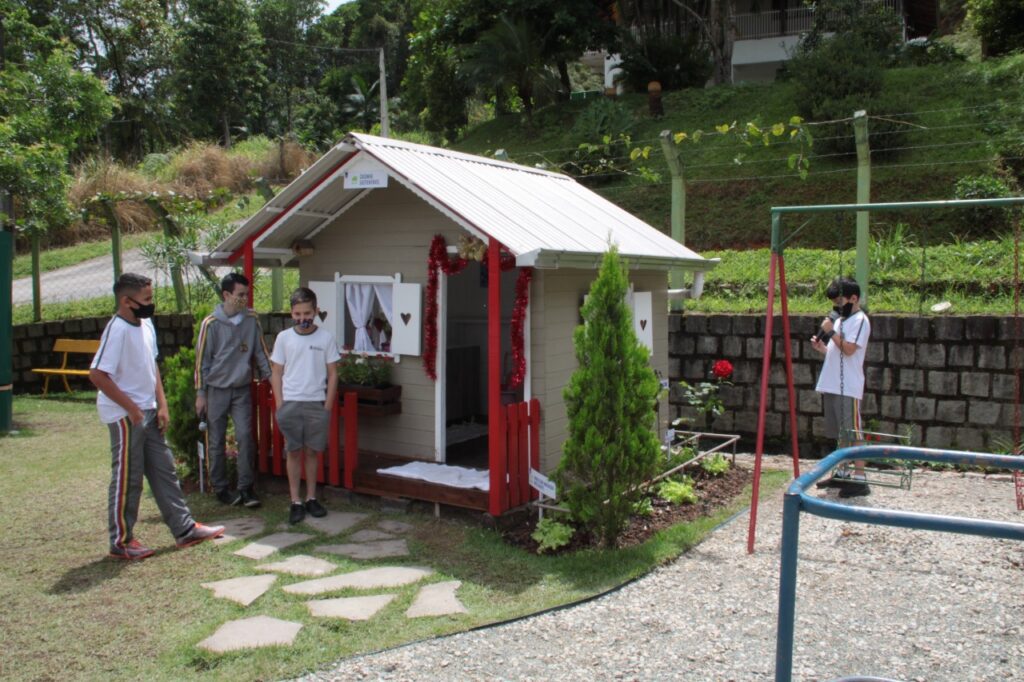 Alunos de Robótica da Escola Dr Carlos Moritz apresentam casa sustentável