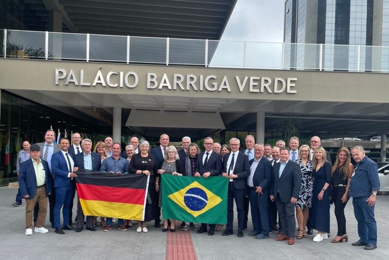 comitiva-alema-chega-a-santa-catarina-para-celebrar-os-200-anos-da-imigracao-no-brasil-comitiva-alema-chega-a-santa-catarina-para-celebrar-os-200-anos-da-imigracao-no-brasil-10