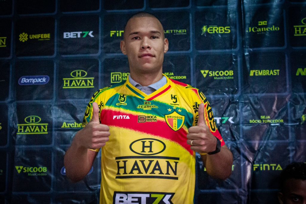 Brusque FC apresenta cinco novos reforços para a temporada