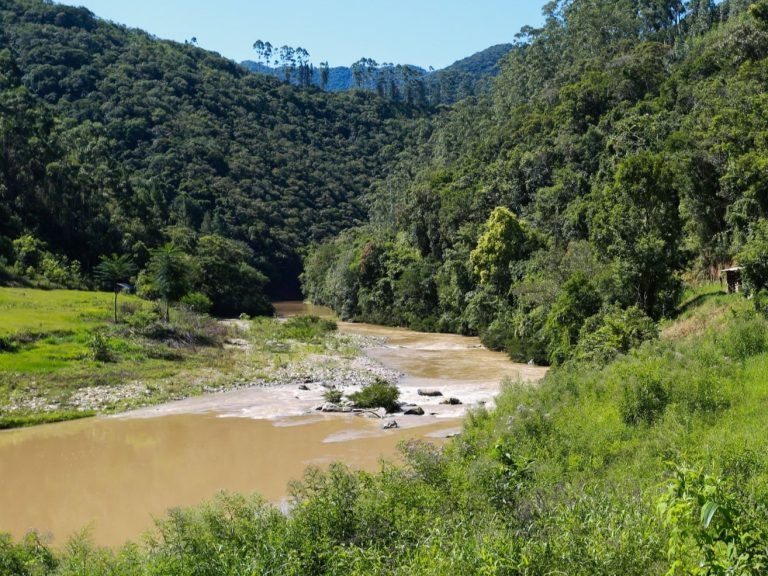 Rio Itajaí Mirim em Botuverá – Foto: Julio Cavalheiro / Arquivo / SECOM