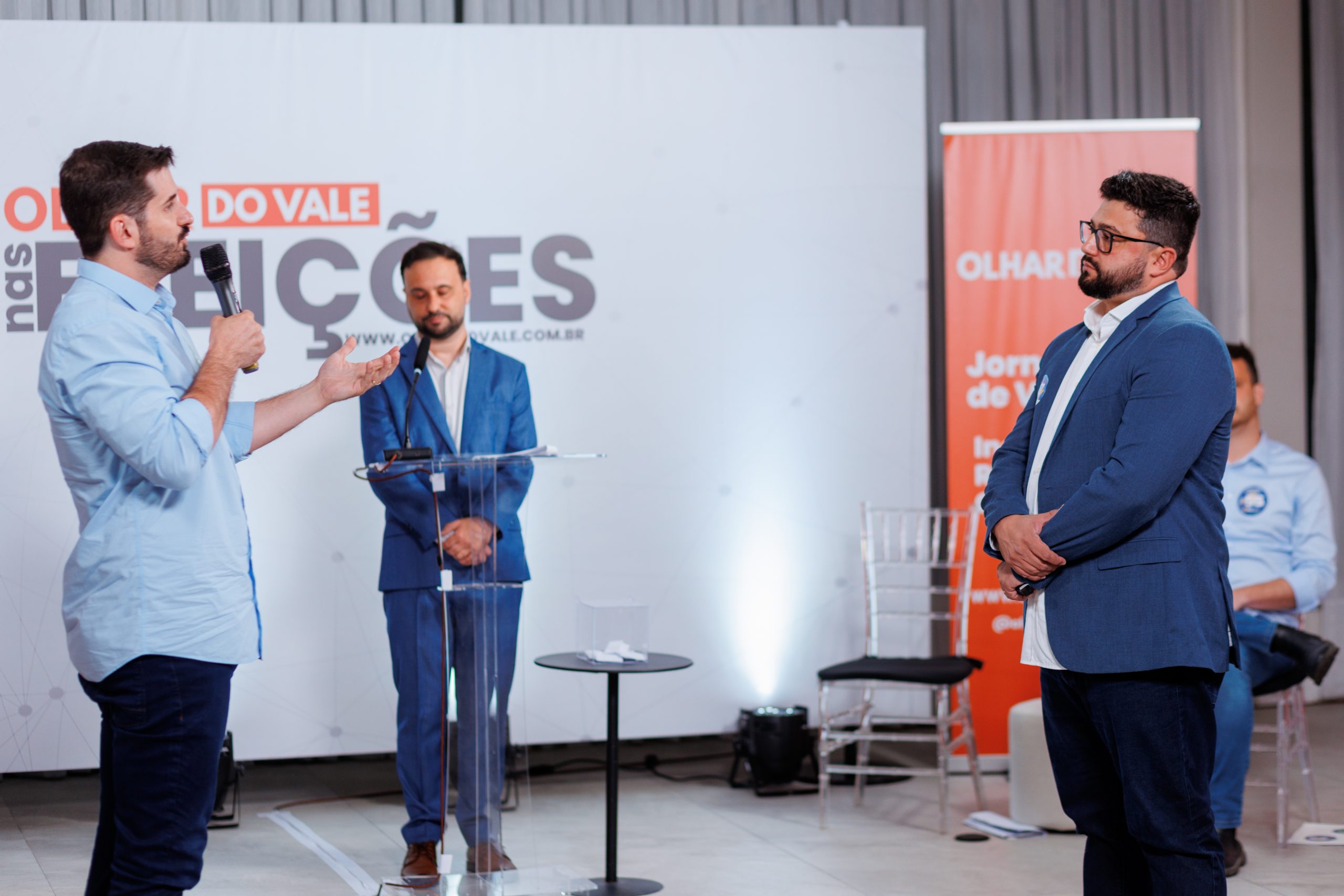 Bastidores: Confira galeria de fotos do Debate entre os candidatos a prefeito de Brusque