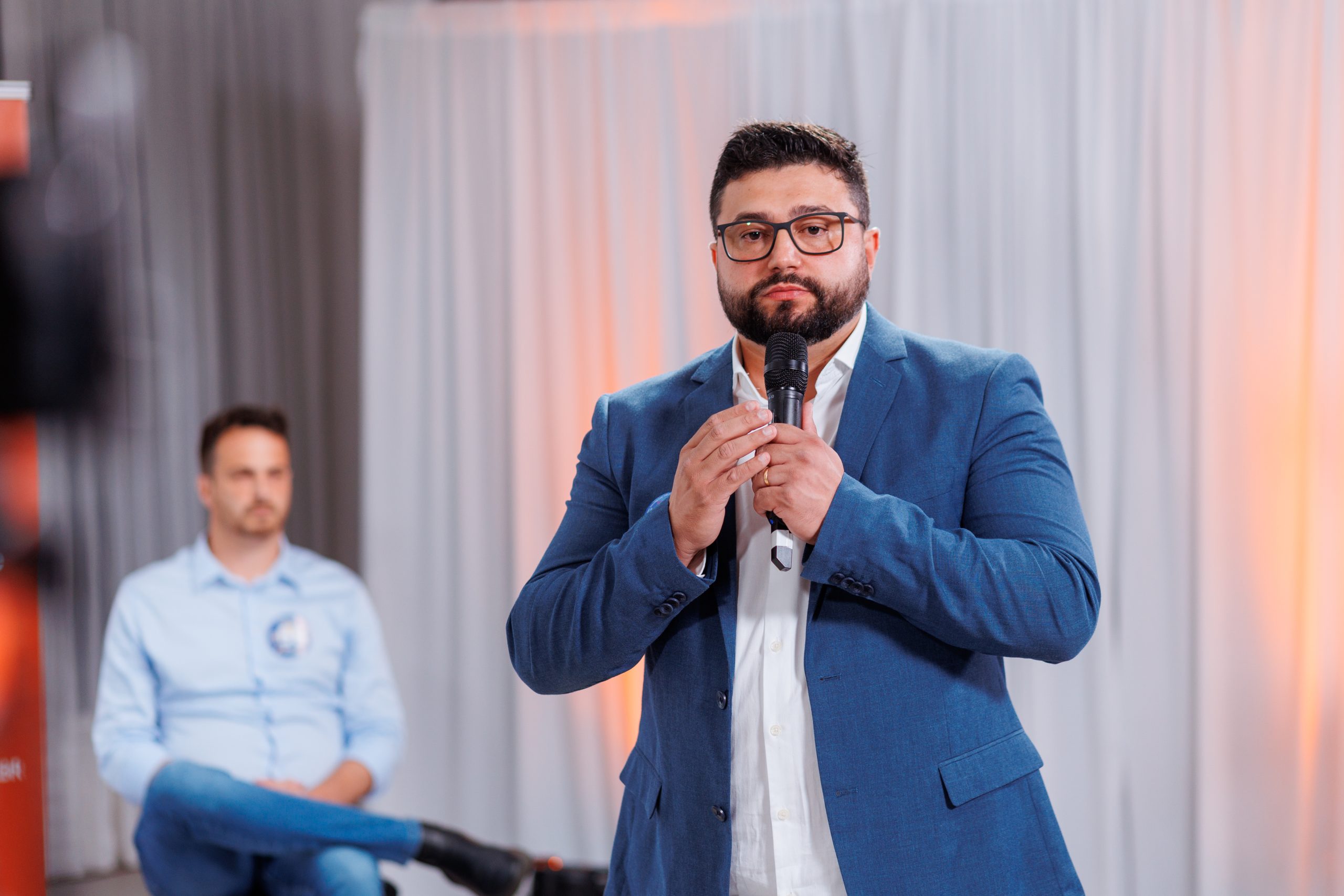 Bastidores: Confira galeria de fotos do Debate entre os candidatos a prefeito de Brusque
