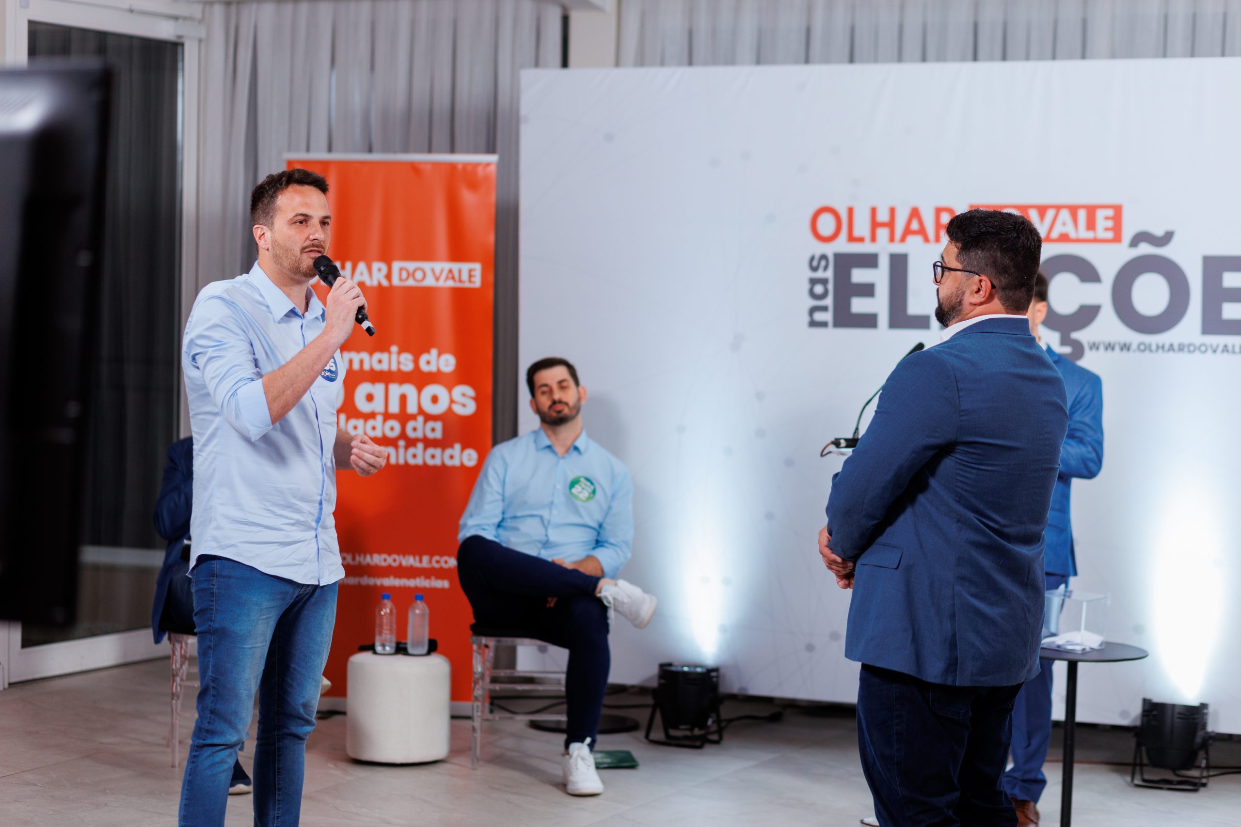 Bastidores: Confira galeria de fotos do Debate entre os candidatos a prefeito de Brusque