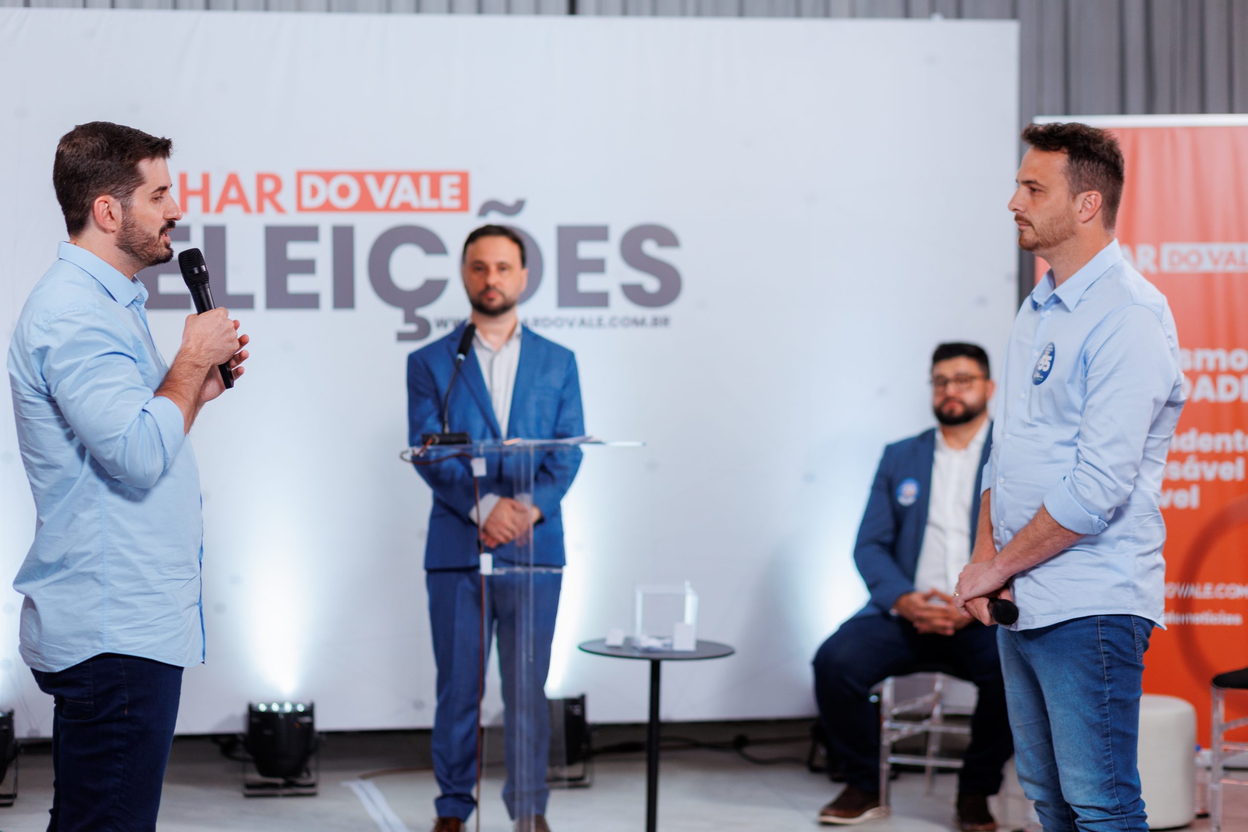 Bastidores: Confira galeria de fotos do Debate entre os candidatos a prefeito de Brusque