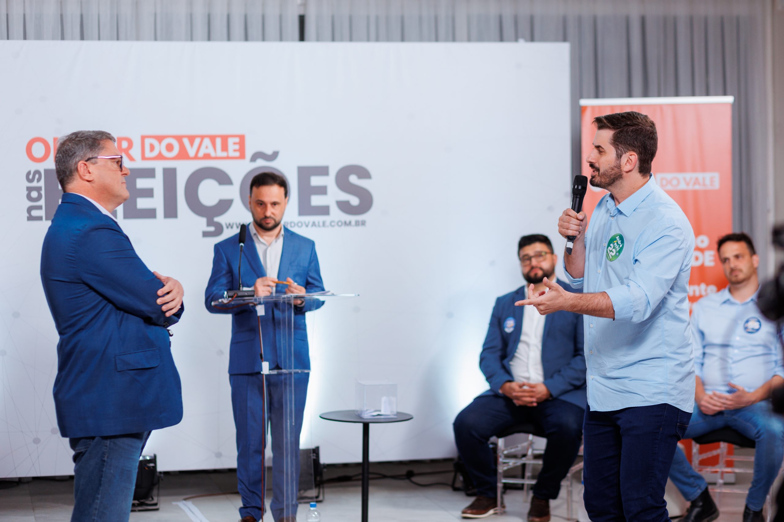 Bastidores: Confira galeria de fotos do Debate entre os candidatos a prefeito de Brusque