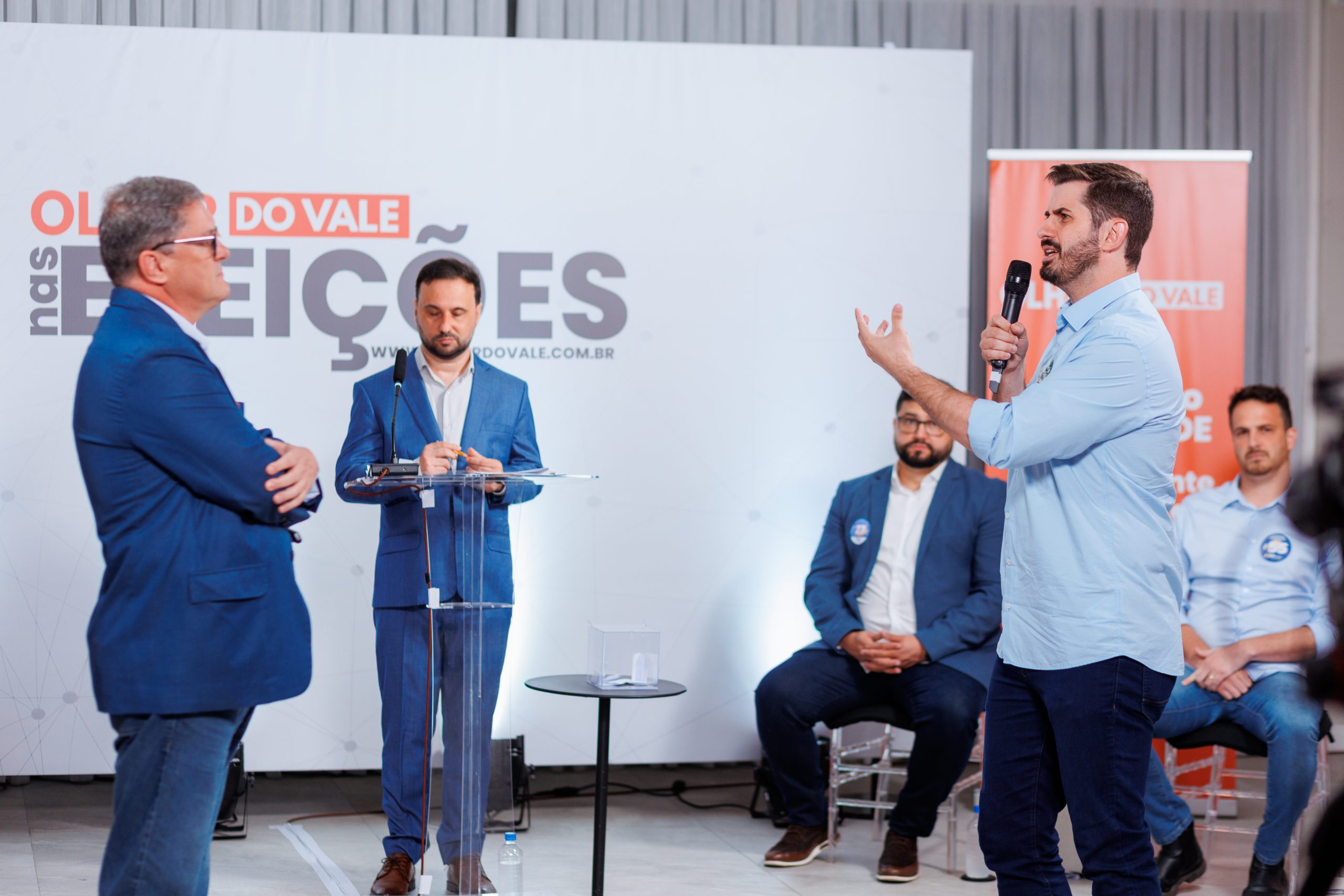Bastidores: Confira galeria de fotos do Debate entre os candidatos a prefeito de Brusque