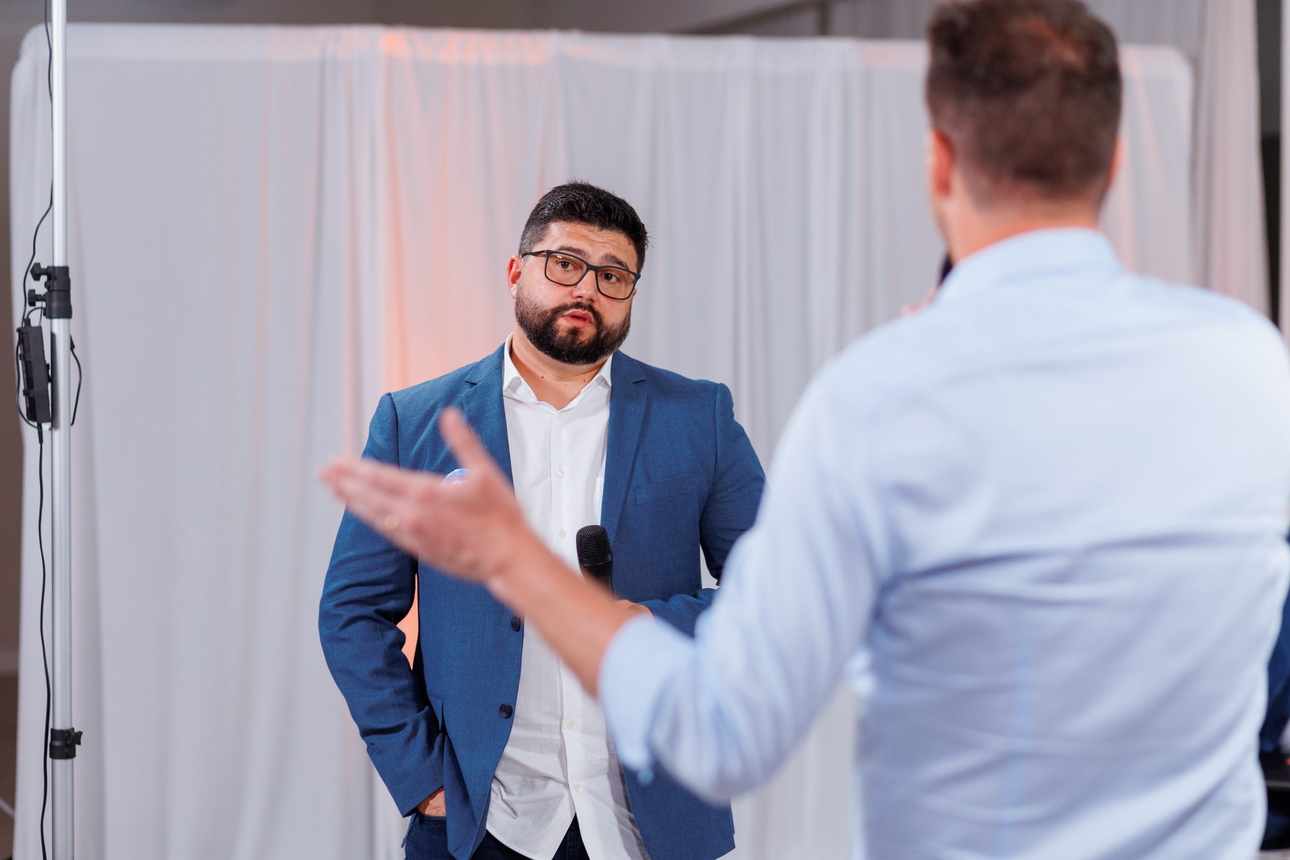 Bastidores: Confira galeria de fotos do Debate entre os candidatos a prefeito de Brusque