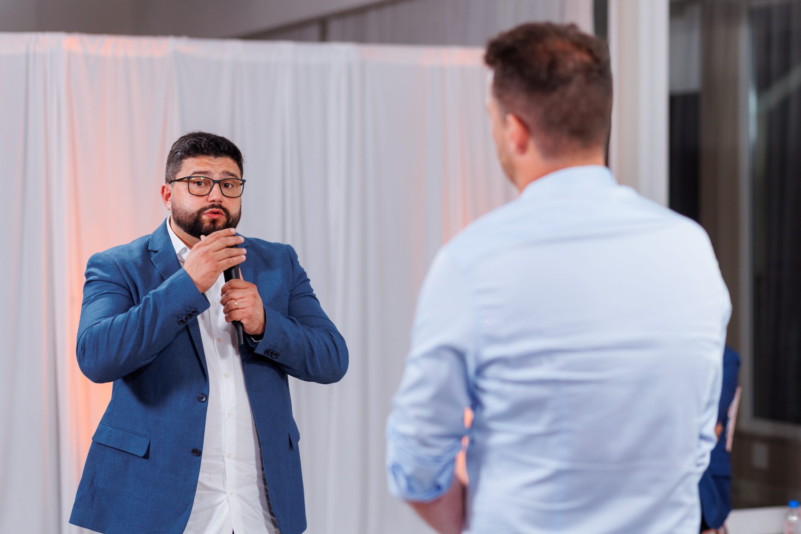 Bastidores: Confira galeria de fotos do Debate entre os candidatos a prefeito de Brusque