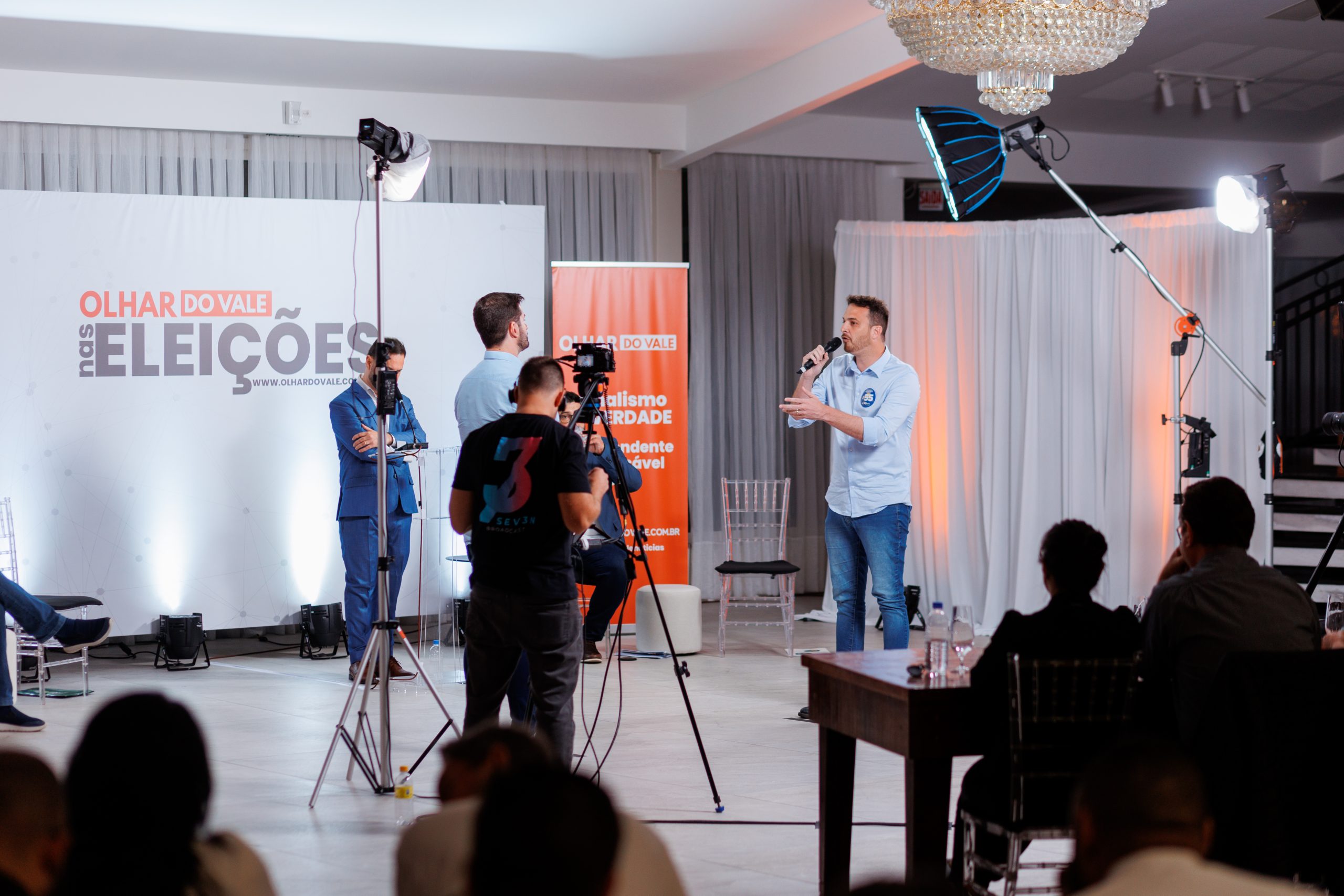 Bastidores: Confira galeria de fotos do Debate entre os candidatos a prefeito de Brusque