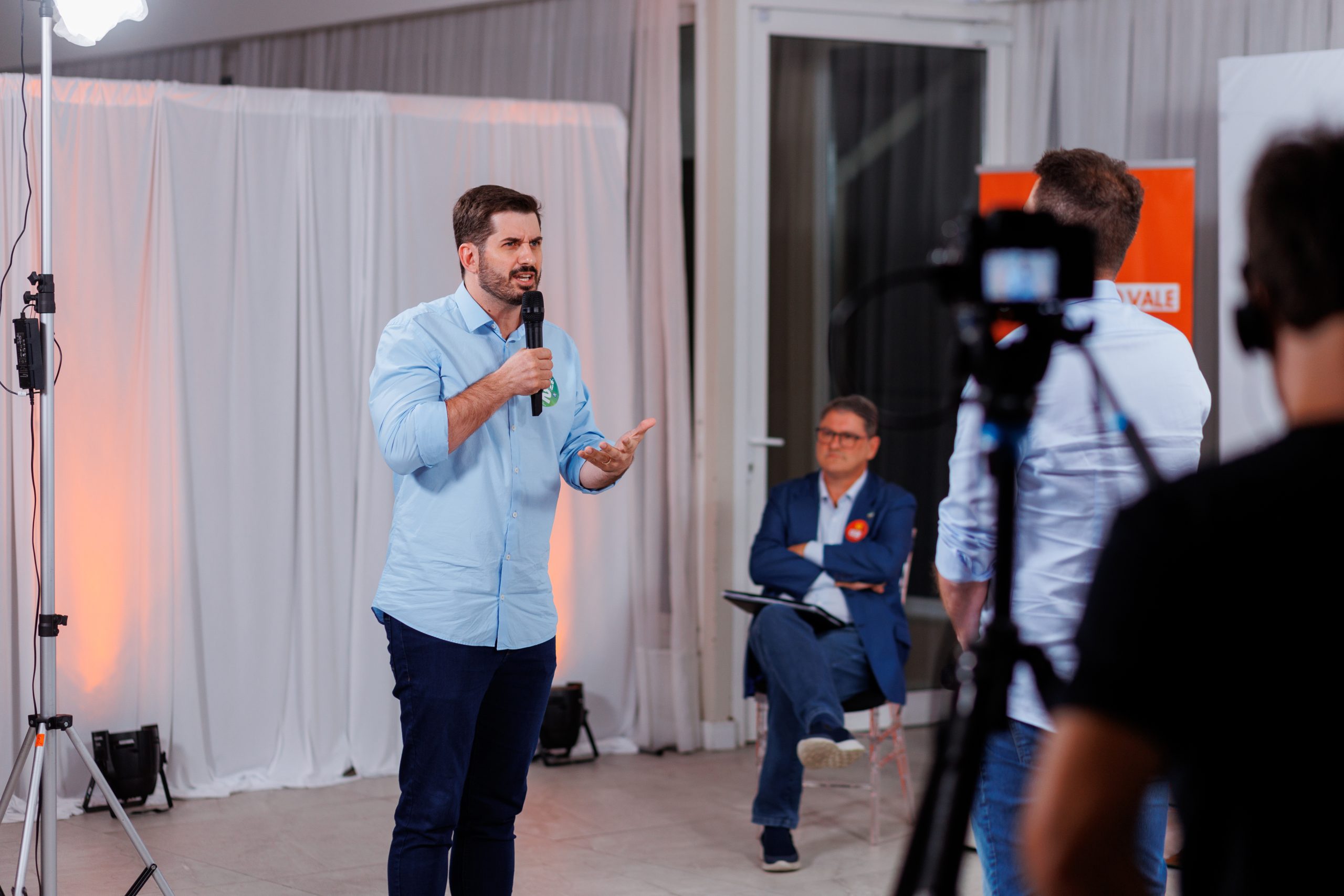 Bastidores: Confira galeria de fotos do Debate entre os candidatos a prefeito de Brusque