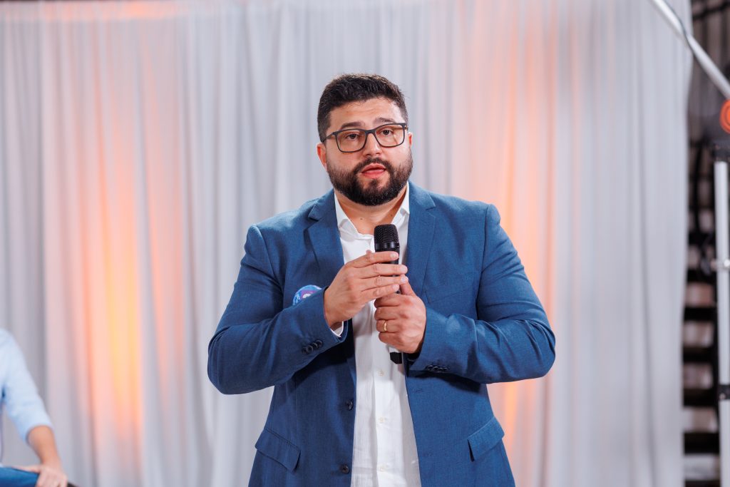 Bastidores: Confira galeria de fotos do Debate entre os candidatos a prefeito de Brusque