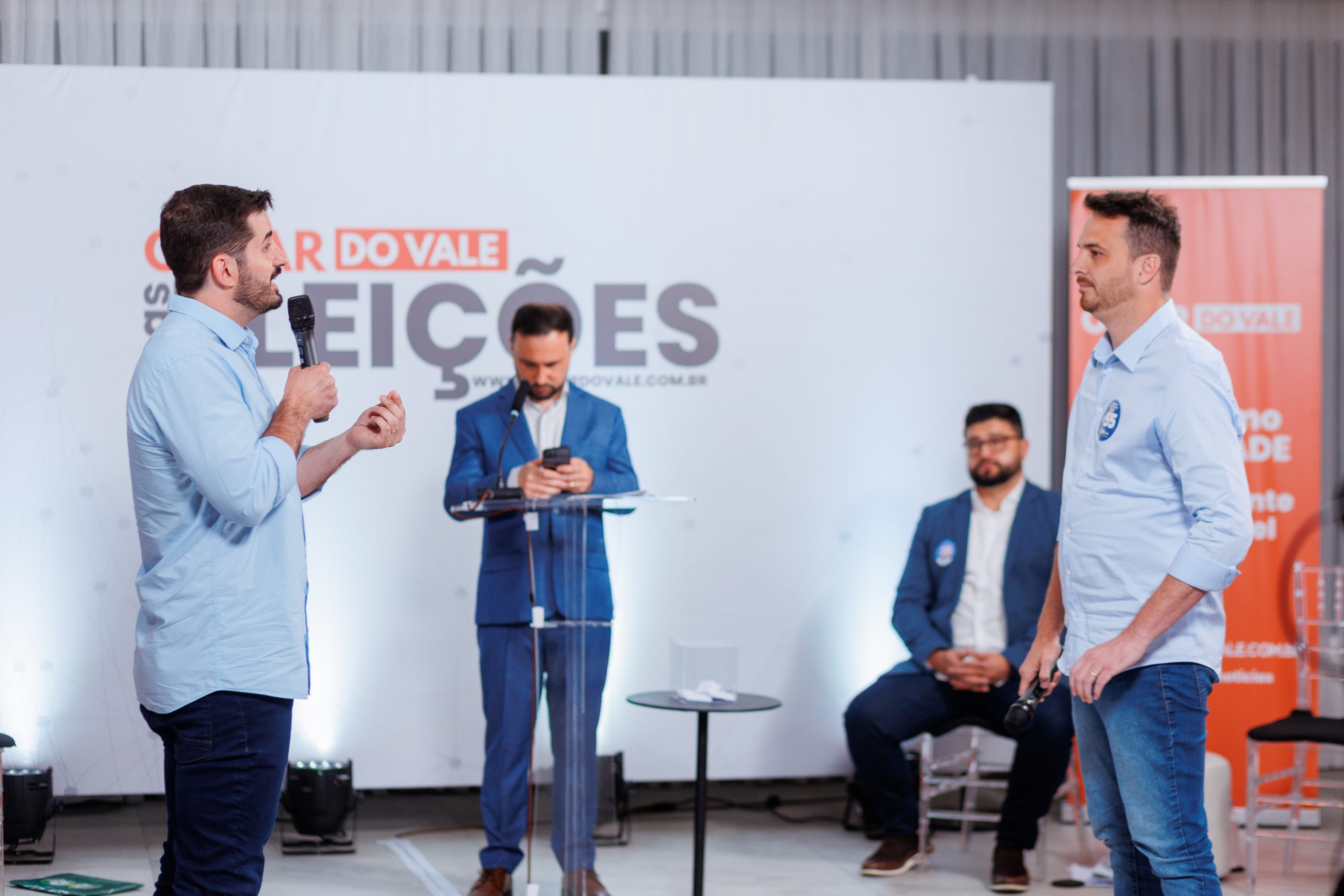 Bastidores: Confira galeria de fotos do Debate entre os candidatos a prefeito de Brusque