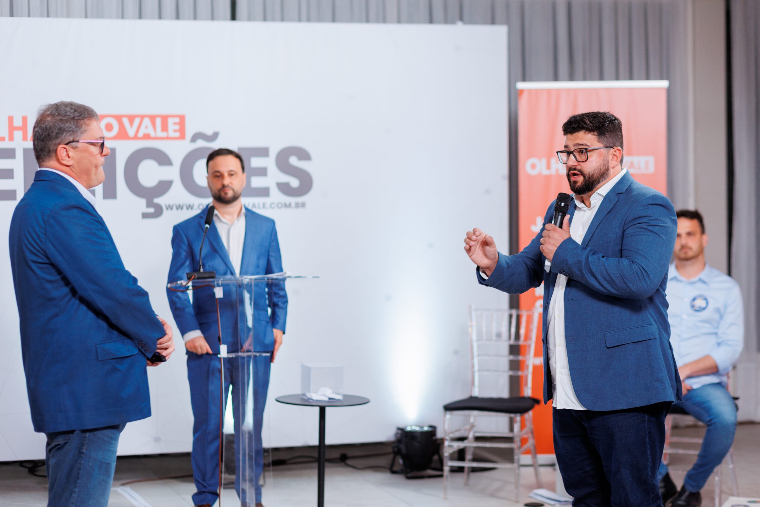 Bastidores: Confira galeria de fotos do Debate entre os candidatos a prefeito de Brusque