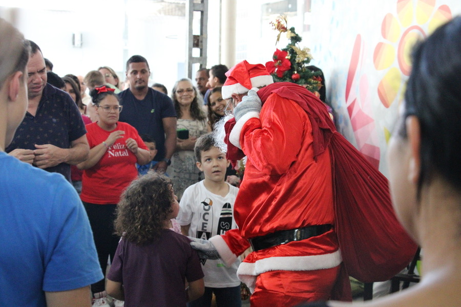 Café coletivo e chegada do Papai Noel marca encerramento de 2024 da Apae de Brusque