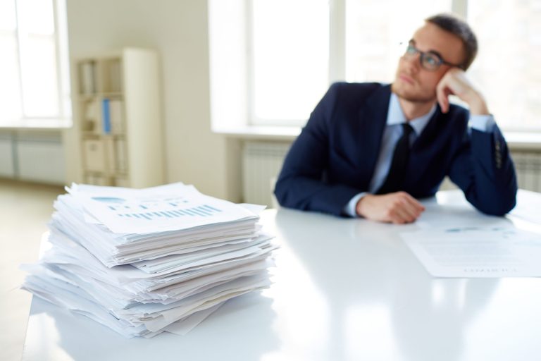 a burocracia trava o empreendedorismo