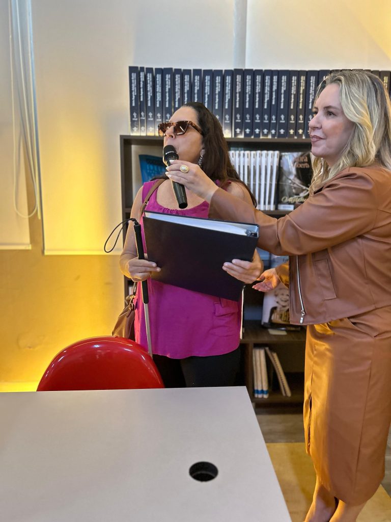Biblioteca de Itajaí se torna a primeira de SC a ter Bíblia completa em braille