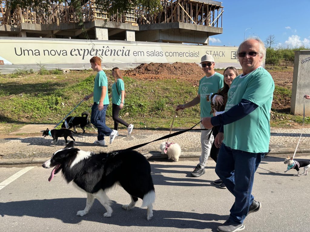 2ª Cãominhada em Brusque: Veja as fotos do evento que reuniu mais de 150 pets e seus tutores