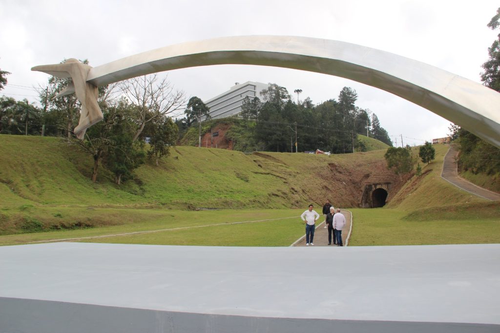 obra tortura nunca mais - oscar Niemeyer