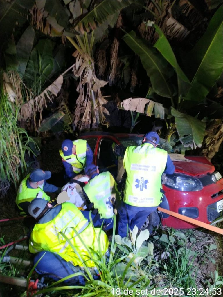 Bombeiros detalham grave acidente envolvendo três veículos no Souza Cruz